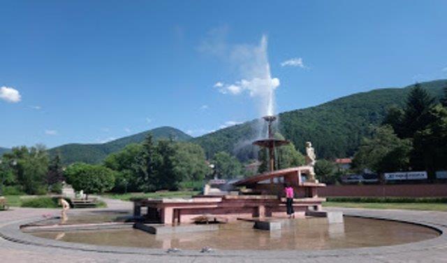 Geyser (5 min.) <BR> (get there)